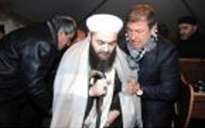 Cübbeli Hoca düştü, Tanju tuttu