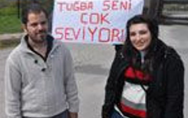 Çılgın aşık kendini böyle affettirdi!