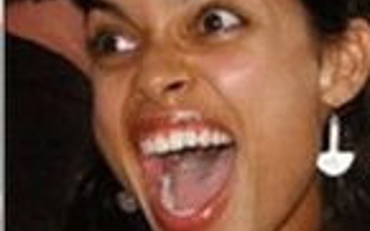 Bu ünlülerin gülmesi yasak