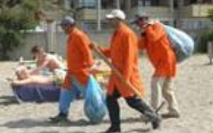 Mahkumlar temizledi turistler güneşlendi!