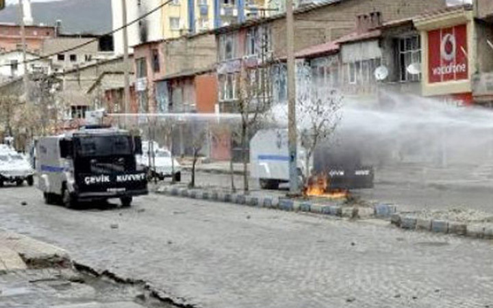 Kızıltepe'de ilkokula saldırdılar