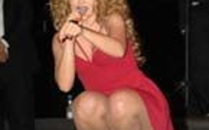 Ünlü popçu Hadise'den nefes kesen şov!