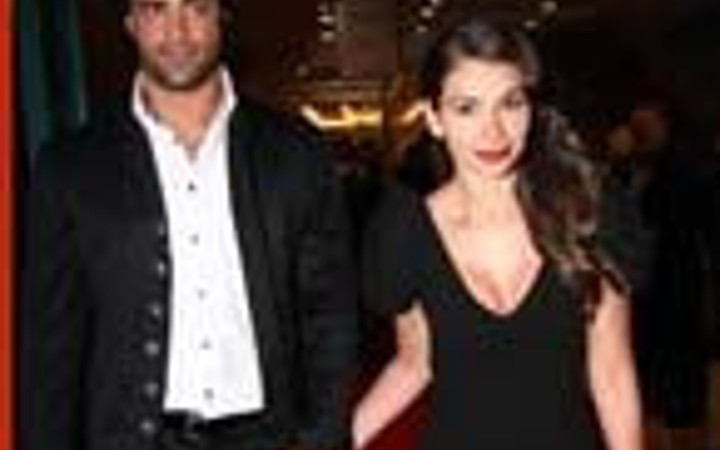 Ünlü aşıklar galaya el ele geldi