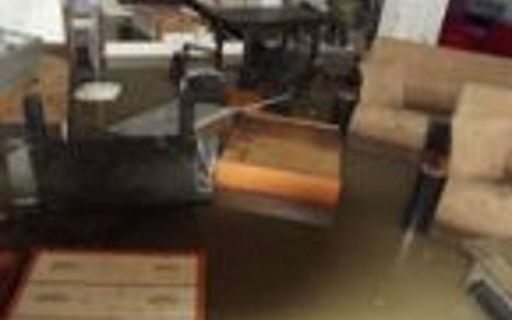 Kısa süreli yağış İzmir'i göle çevirdi!