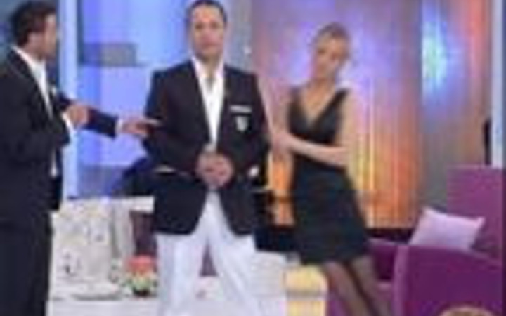 Ece Erken canlı yayında böyle bayıldı