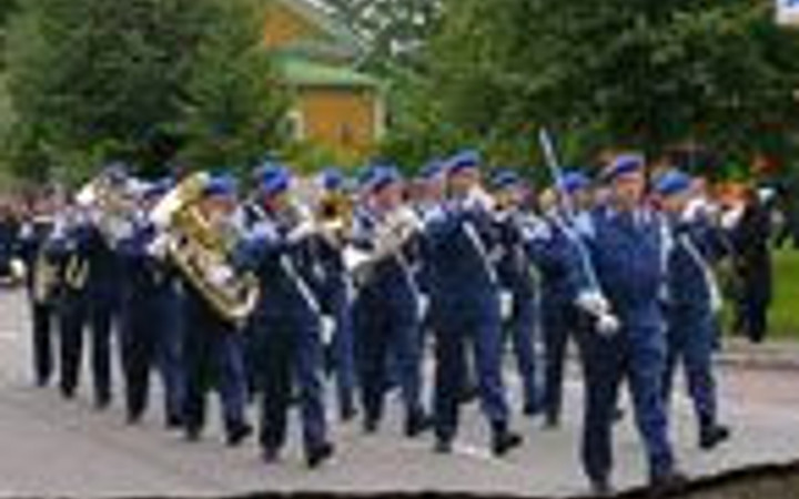 Göz göre göre yürüdüler...