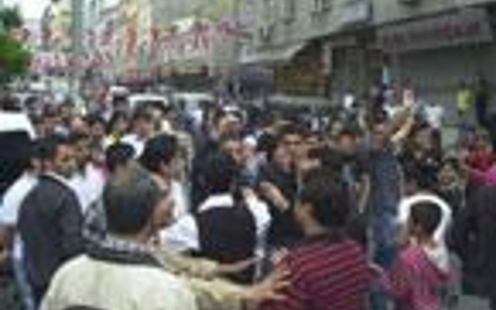 MHP BDP gerginliği sokağa taştı