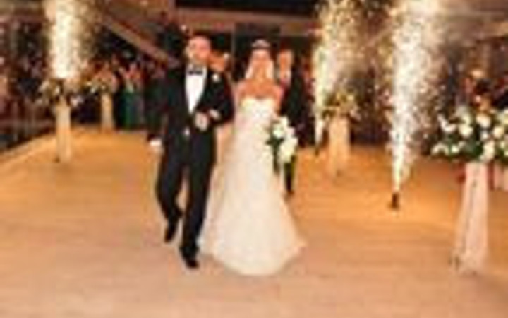 Ünlü şarkıcı Yaşar evlendi