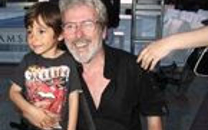 Küçük Osman babasını şaşkınlıkla izledi