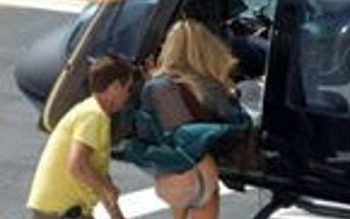 Rüzgar esti eteği başına geçti