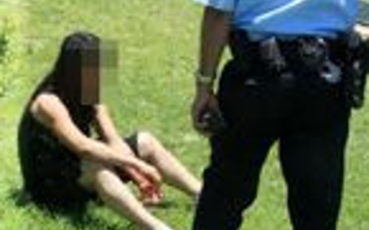 Jiletçi kızlar dehşet saçtı