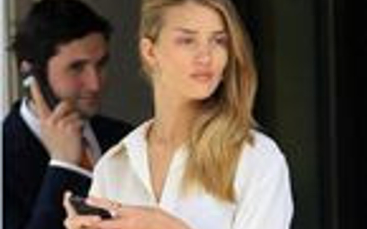 Bu güzeller gece başka gündüz başka