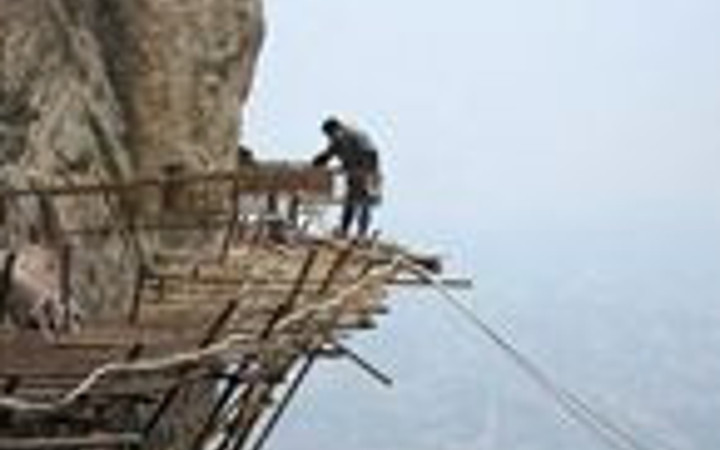 Uçuruma yol yapanlar