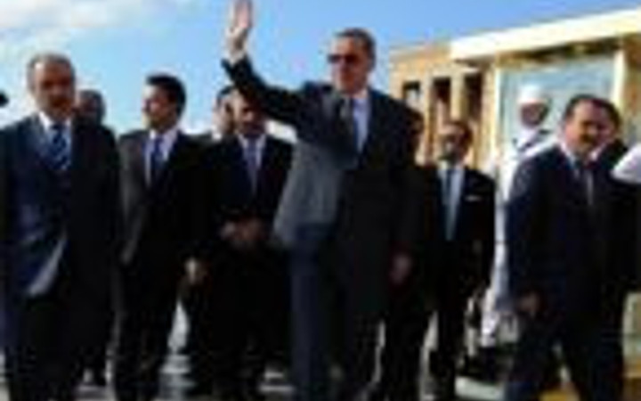 Erdoğan ve ekibi Anıtkabir'e çıktı