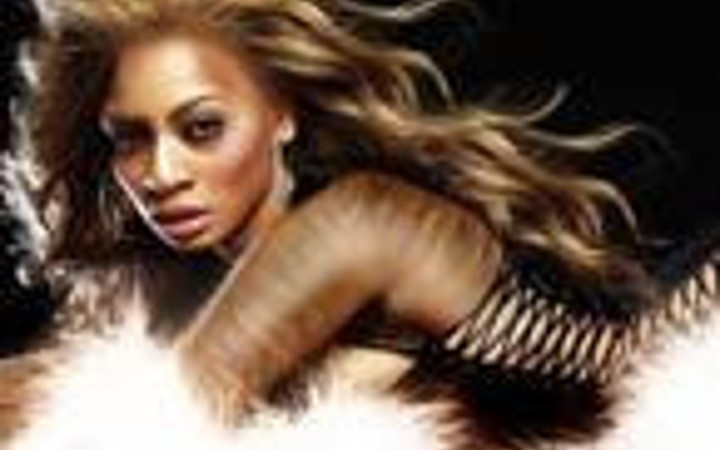 Ünlüler şimdi de Taş Devri'nde