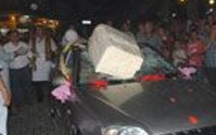 Dev dondurma otomobili ezdi!