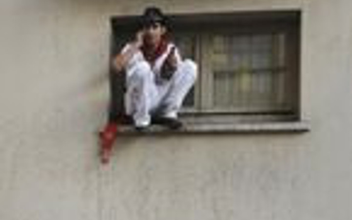 Kaçacak delik aradılar...