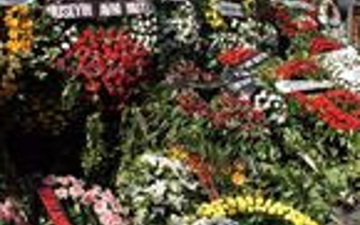 Cenaze törenine öyle isimler katıldı ki...