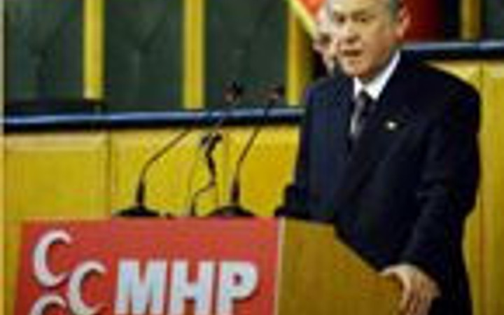 Bahçeli açtı ağzını, yumdu gözünü!