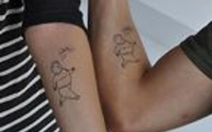 Görenleri şaşkına çeviren dövmeler