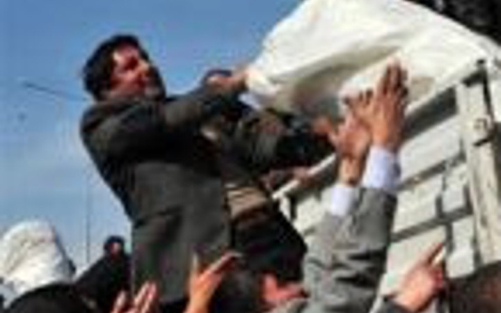 Yardım dağıtımında zor anlar