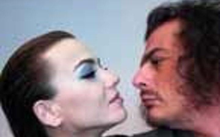 Sevgilisi ile öyle pozlar verdi ki...