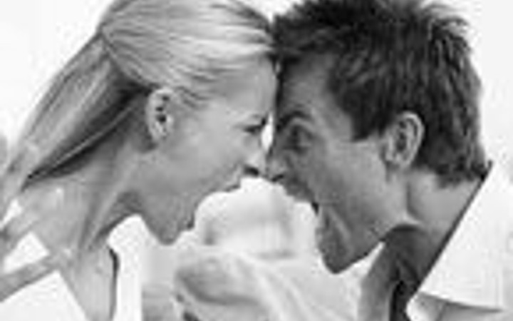 Eşler nasıl tartışmalı?