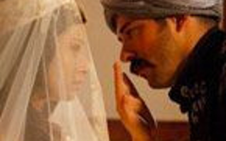 Meğer aşk acısından ölmemiş!