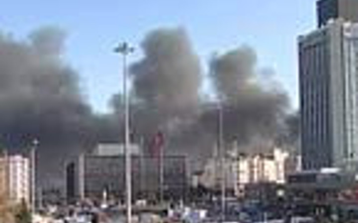 Taksim'de korkutan yangın