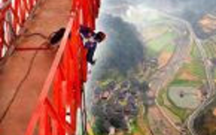 Bu köprüden geçmek yürek ister!