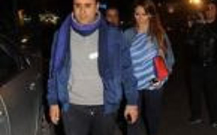 Emrah sevgilisiyle yakalandı