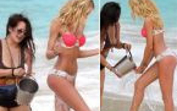 Mankenler kamera arkasında bu haldeler