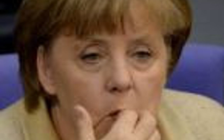 Angela Merkel fena yakalandı!