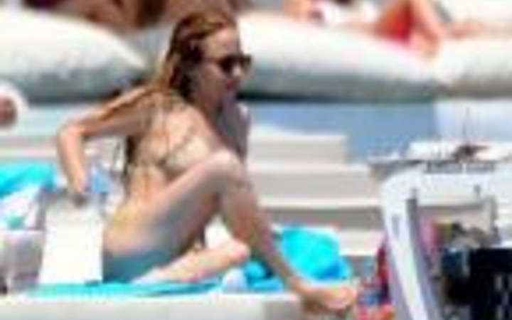 Ayşe soluğu Çeşme'de aldı