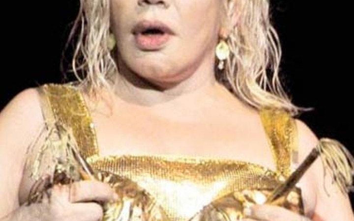 Minik Serçe, Harbiye'yi salladı