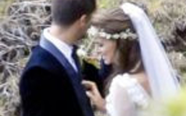 Ünlü yıldız oğlunun babasıyla evlendi