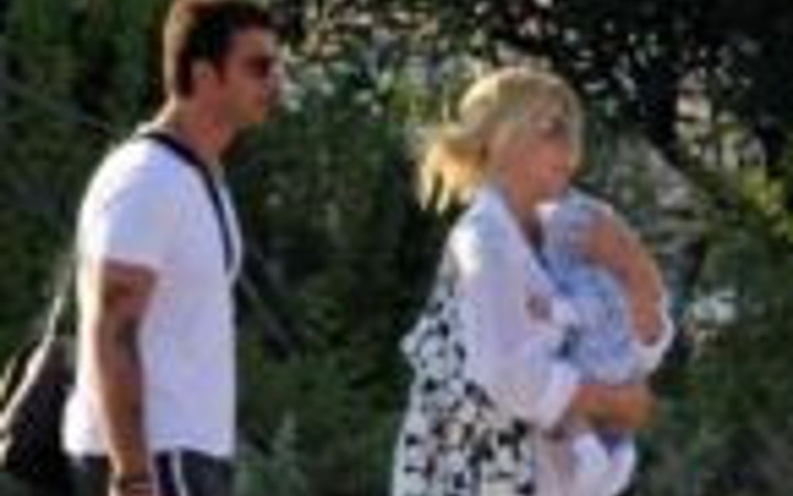 Bebeğiyle ilk kez görüntülendi