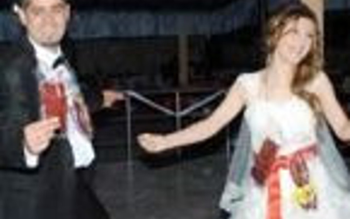 Kayserili düğünde altın yerine bakın ne taktı