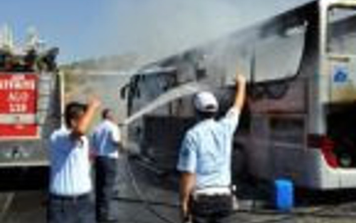 Otoyolda alev alev yandı