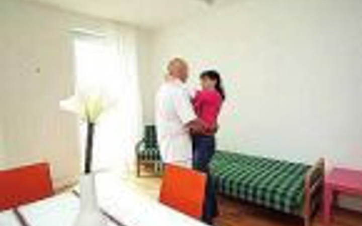 Mahkumlar eşleriyle nasıl görüşüyor?