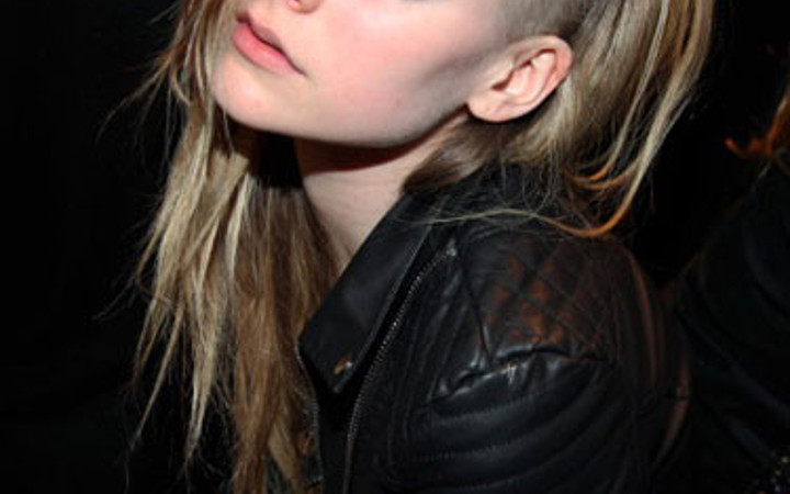 Kısacık saçlı güzeller