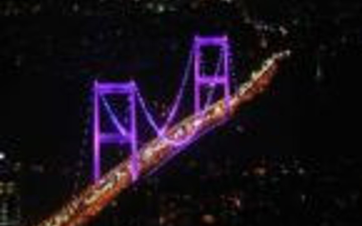 Boğaziçi pembeye büründü