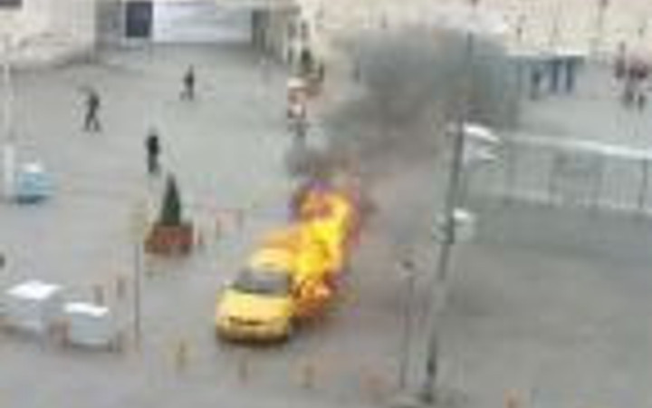 Cezayı yedi taksiyi küle çevirdi