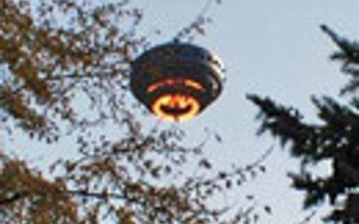 Yoksa yalnız değil miyiz?