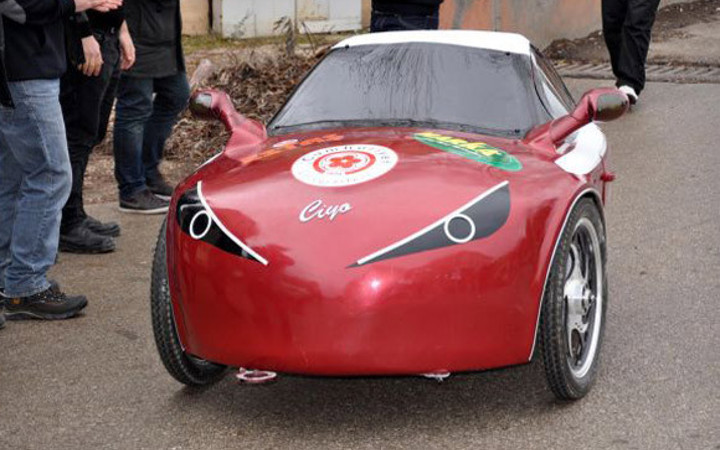 Üniversiteliler otomobil üretti!