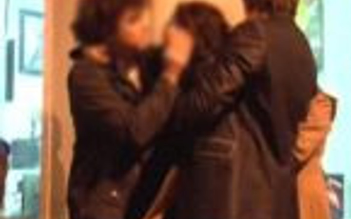 Alkollü kızın dehşete düşüren hali!