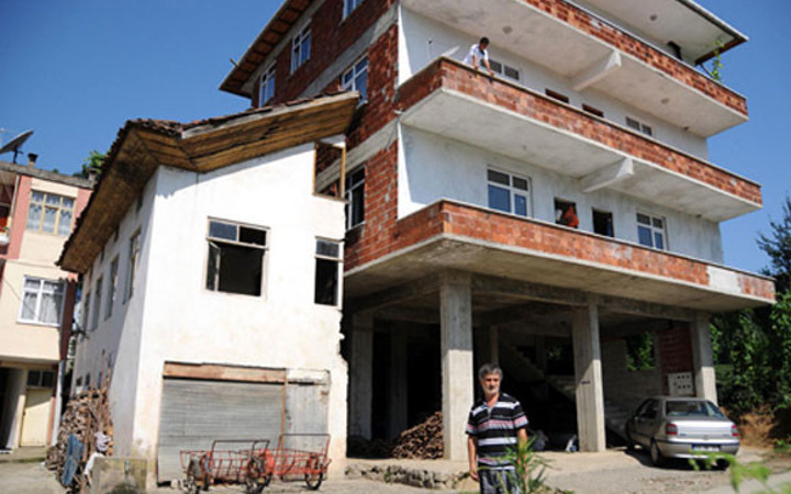 Rizeli müteahhitin ilginç evi!