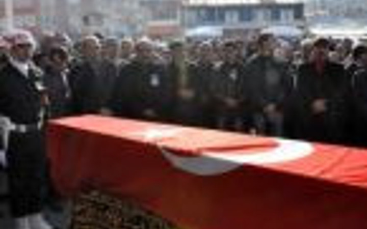 Şehit er gözyaşlarıyla uğurlandı