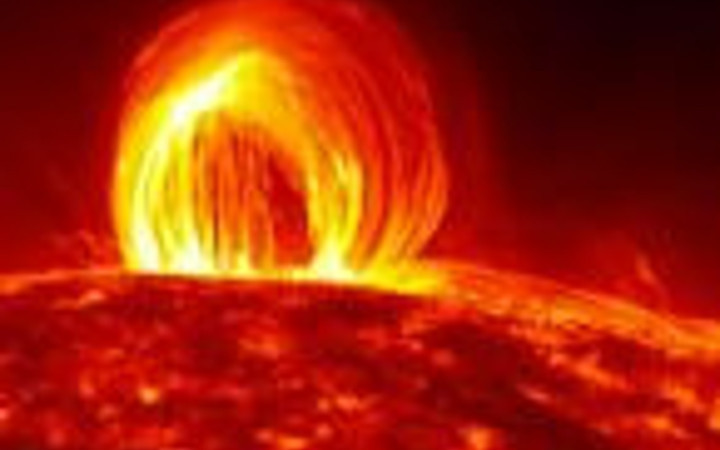 Ateş yağmurunun büyüleyici görüntüsü