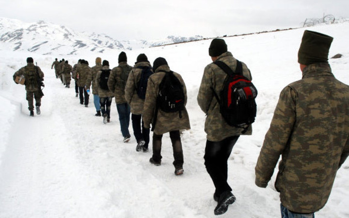 Mehmetçik montunu kaçakçılara giydirdi